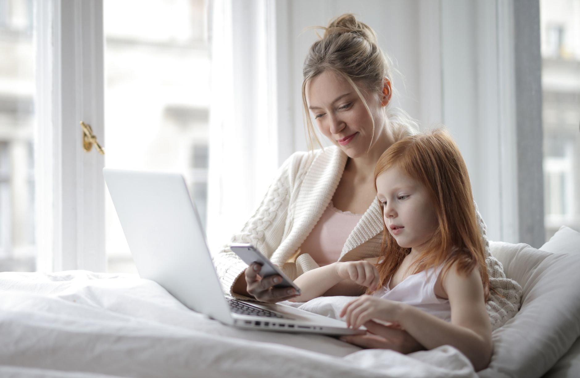 How Momfluencer-AI Grift Turns Coparenting Prompts into Income